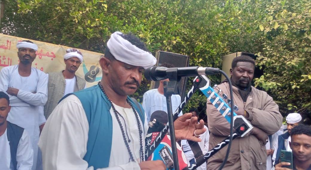 الفنان عبدالله علي ود دار الزين ييعطل حركة المرور ببحري