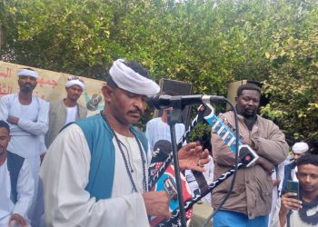 الفنان عبدالله علي ود دار الزين ييعطل حركة المرور ببحري