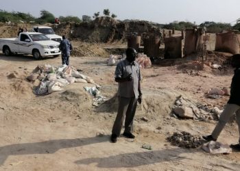 ضبط خلاطات عشوائية تعمل في معالجة “الكرتة” داخل الأحياء السكنية ببورتسودان