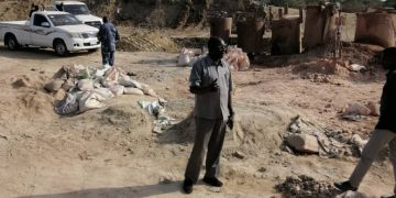 ضبط خلاطات عشوائية تعمل في معالجة “الكرتة” داخل الأحياء السكنية ببورتسودان