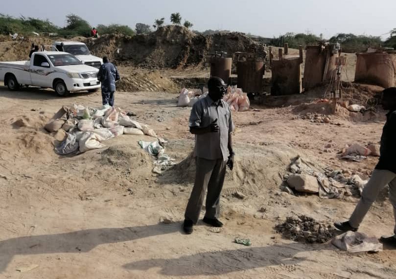 ضبط خلاطات عشوائية تعمل في معالجة “الكرتة” داخل الأحياء السكنية ببورتسودان