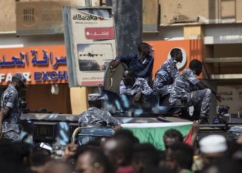 الشرطة تشرع في اتخاذ إجراءات قانونية ضد احد منسوبيها