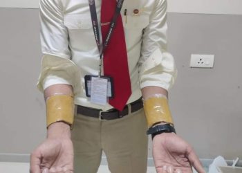 القبض على مضيف طيران متلبسًا بتهريب كمية من الذهب