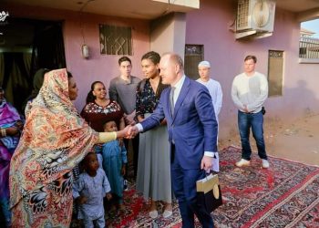 السفير الأمريكي يبتدر زيارته الرمضانية للعباسية