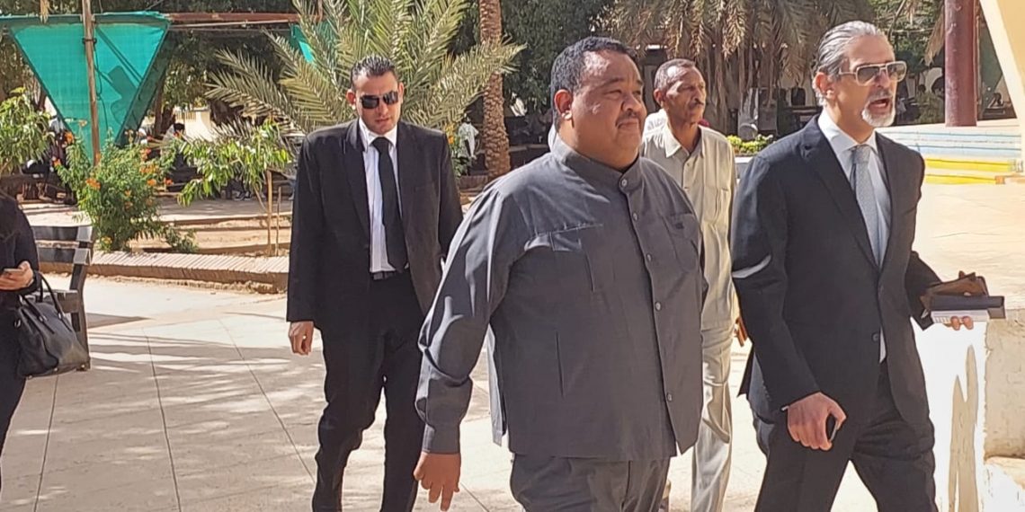 السفير المصري يزور جامعة العلوم والتقانة