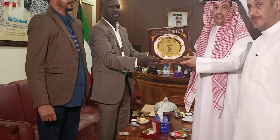 منظمة زاد السودان تمنح سفير دولة الكويت وسام الإنسانية