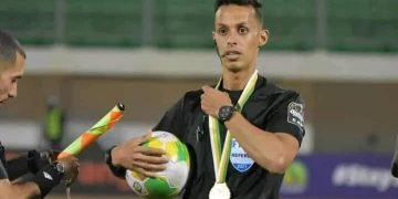 “الكاف” تغيير طاقم تحكيم مباراة الهلال  والاهلي المصري