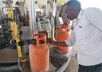 حملة نحو مستهلك آمن في رمضان مطابقة أوزان 25 الف أسطوانة غاز بكسلا