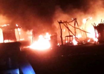 حريق يشرد (60) أسرة بالنهود