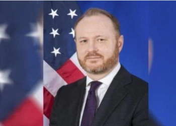 نقل السفير الأمريكي  للمستشفي بعد تعرضه لحادث مروري بالخرطوم