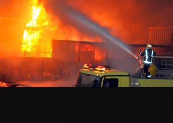 الدفاع المدني يسيطر علي حريق مصنع البزيانوس