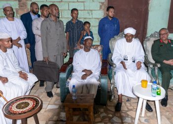 نائب رئيس مجلس السيادة يؤدي واجب العزاء في شهيد القوات المسلحة