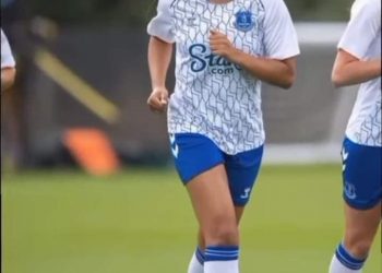 لاعبة سودانية تحترف بالدوري الانجليزي لكرة القدم