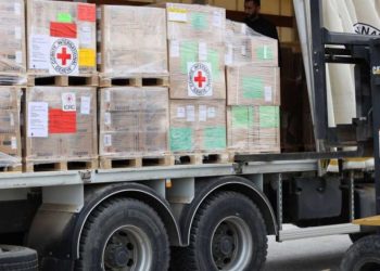 وصول مساعدات إنسانية من الصليب الأحمر
