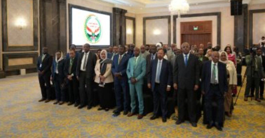 أحدث اختراقًا إيجابيًا أتاح التعرف على نقاط الاختلاف وخطوة فى طريق الحل.. مراقبون: بداية لمواصلة الحوار.. ومضادات الجيش تتصدى لطائرات مسيرة فى شندى