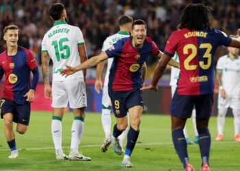 «لاليغا»: ليفاندوفسكي يقود برشلونة للعلامة الكامل