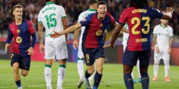 «لاليغا»: ليفاندوفسكي يقود برشلونة للعلامة الكامل