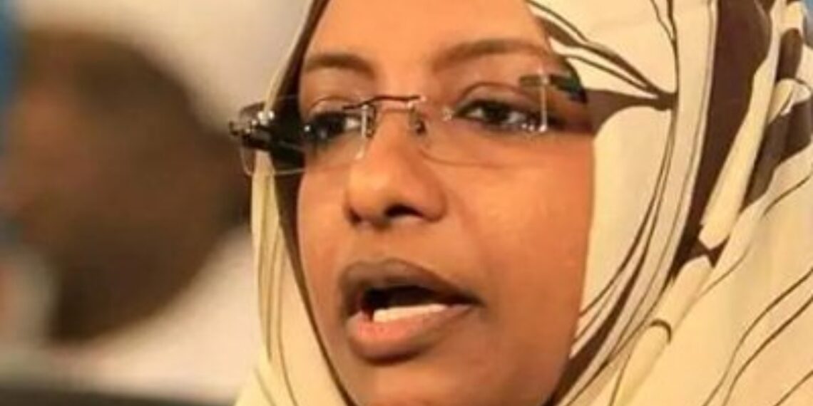 القيادية بالحركة الاسلامية سناء حمد ترد لمناوي وتصفه بالمرتزق!!