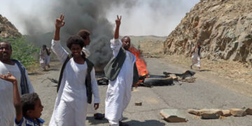 ⭕️ ثوار شرق السودان: يا بنك الكيزان .. ناس تعيش وناس تانية ما تعيش؟